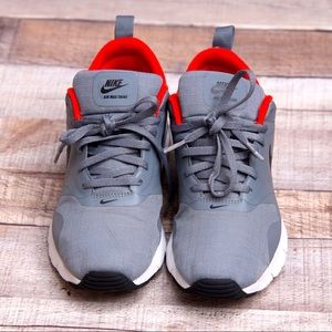 Nike Tavas size 5Y Boys